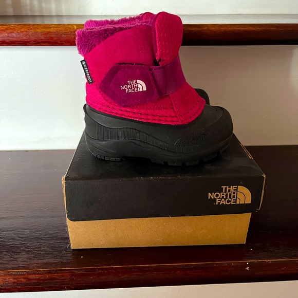 The North Face Alpenglow Boots - Picture 1 of 4